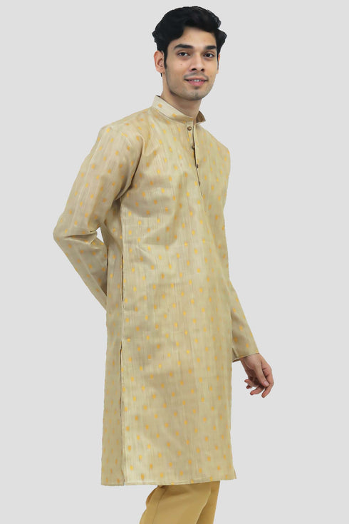 Veshbhoshaa Bluesaanchi Men'S Light Golden Color Silk Kurta Set