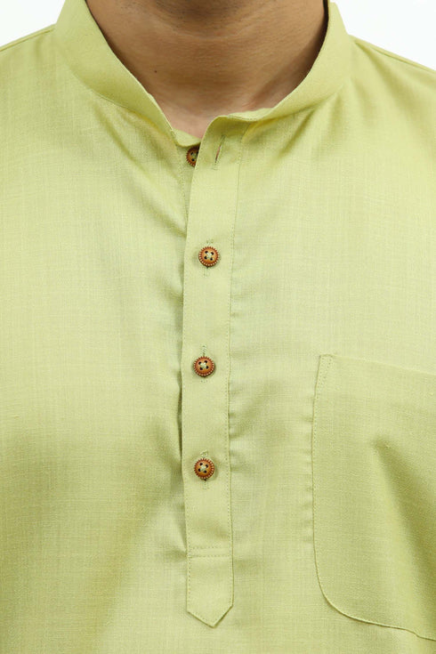 Veshbhoshaa Bluesaanchi Men'S Light Olive Green Matka Silk Kurt Set