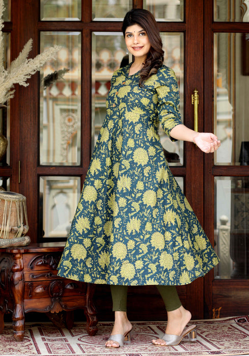 Miravan Womens Green Pure Cotton Floral Printed Anarkali Kurta