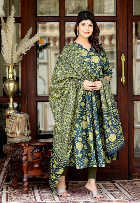 Miravan Womens Green Pure Cotton Printed Anarkali Kurta With Gold Print Dupatta