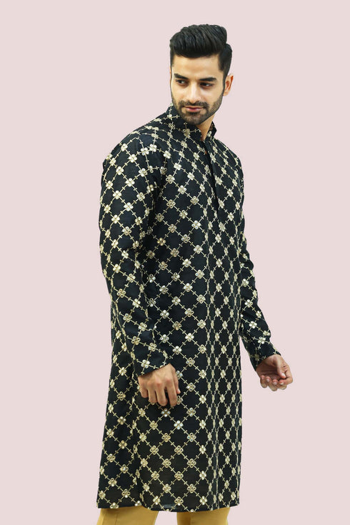Veshbhoshaa Bluesaanchi Men'S Black Mirror Work Silk Kurta Set