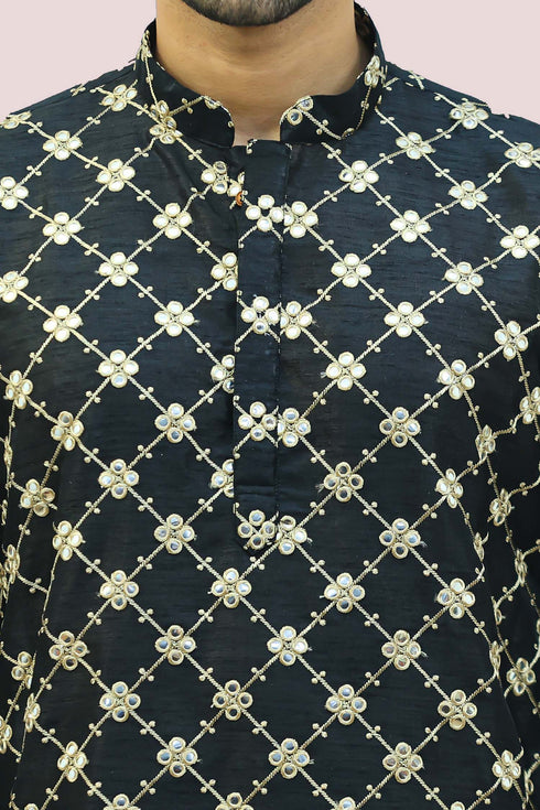 Veshbhoshaa Bluesaanchi Men'S Black Mirror Work Silk Kurta Set