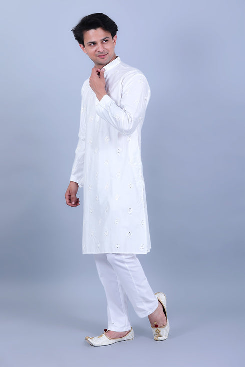 Veshbhoshaa Bluesaanchi Men'S White Embroidery Kurta Set