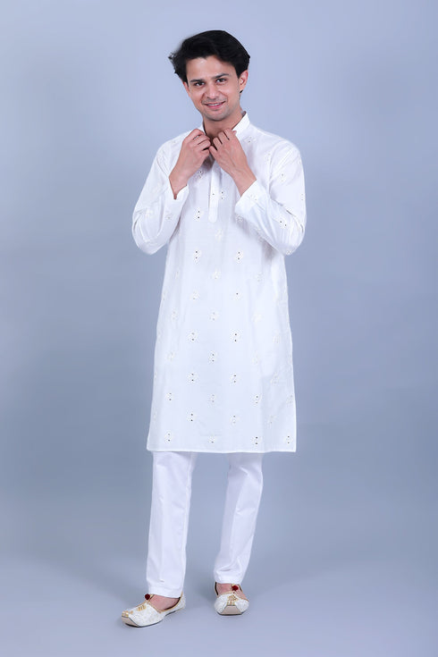 Veshbhoshaa Bluesaanchi Men'S White Embroidery Kurta Set