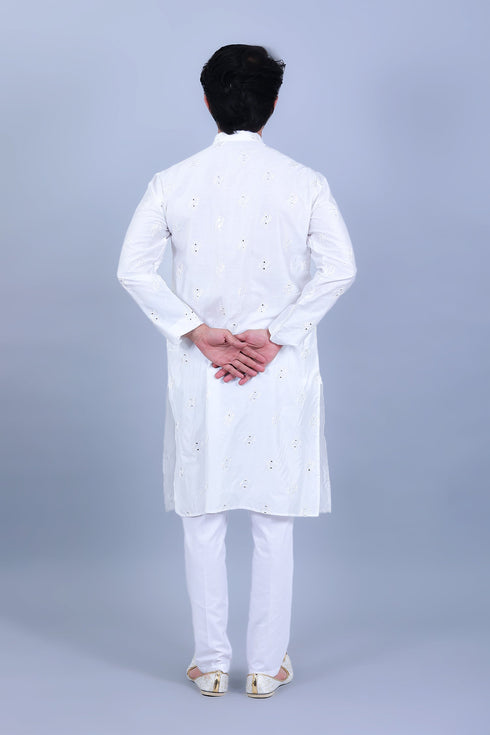Veshbhoshaa Bluesaanchi Men'S White Embroidery Kurta Set