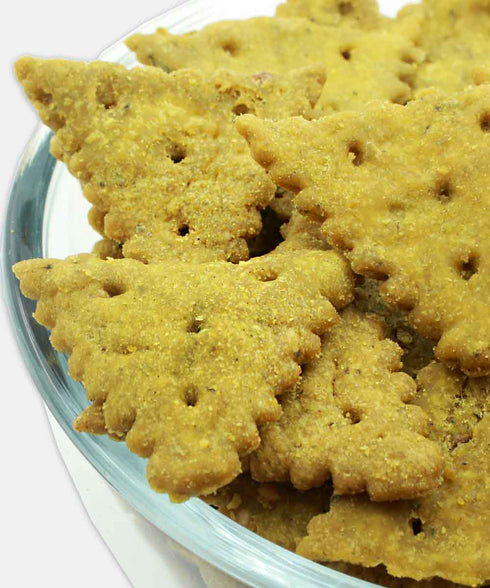 Neelam Foodland Tringle Palak Puri