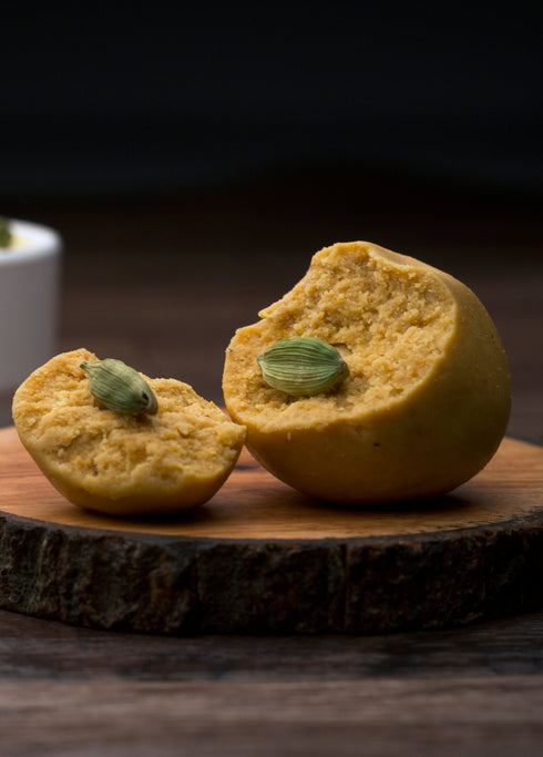 Vijaya Karadant Besan Laddu