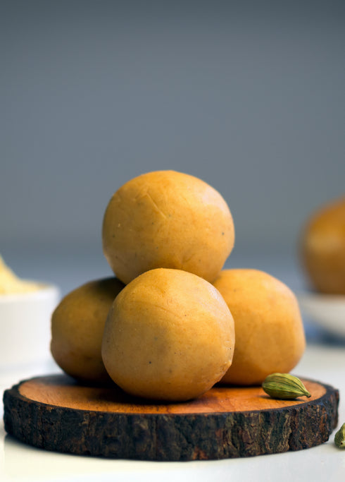 Vijaya Karadant Besan Laddu