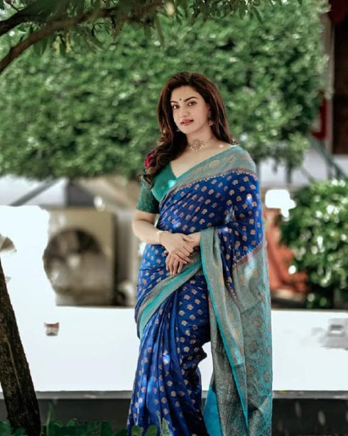 Vasthrlay Kanjivaram Woven Saree