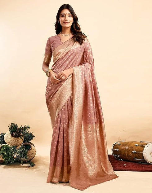 Vasthrlay Jacquard Kanjivaram Light Peach And Golden Saree With Unstitched Blouse Piece