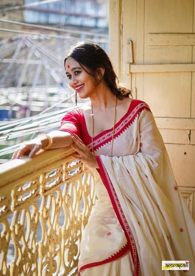 Vasthrlay Traditional Unstitched Saree