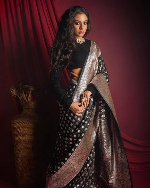 Vasthrlay Black Kanjivaram Saree