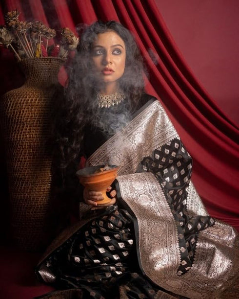 Vasthrlay Black Kanjivaram Saree