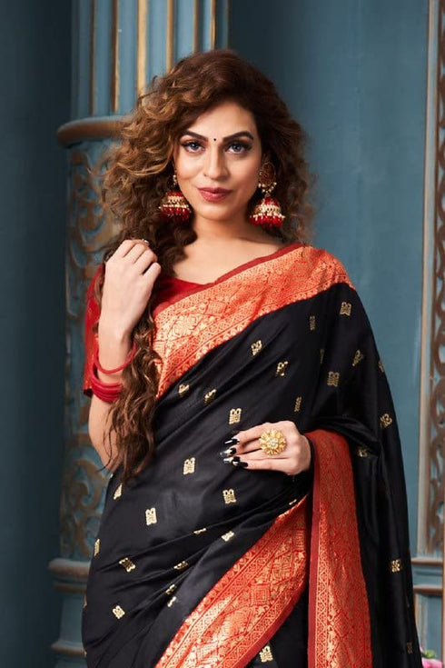 Vasthrlay Silver Saree