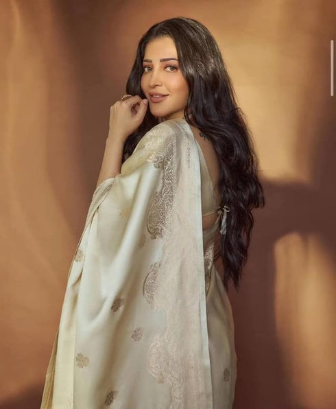 Vasthrlay Elegant Traditional Cream Saree With Matching Blouse Piece