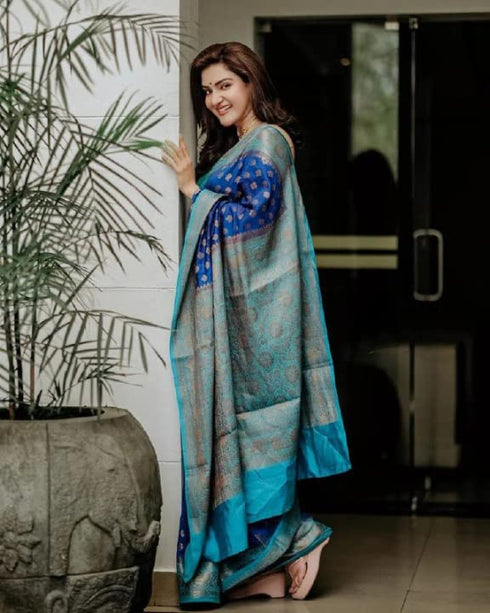 Vasthrlay Kanjivaram Woven Saree