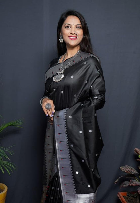 Vasthrlay Banarasi Saree