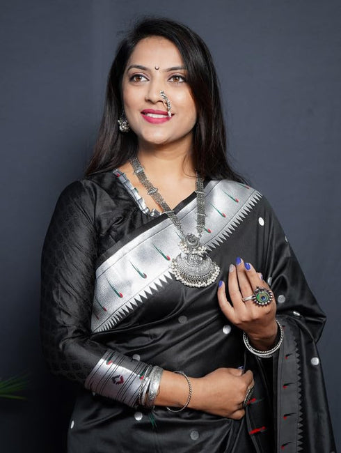 Vasthrlay Banarasi Saree