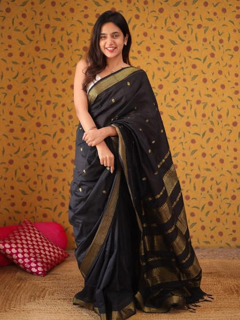 Vasthrlay Unstitched Saree
