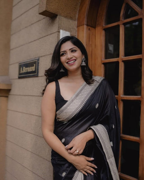 Vasthrlay Black Kanjivaram Saree