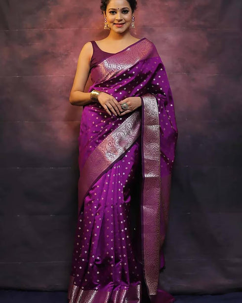 Vasthrlay Traditional Saree