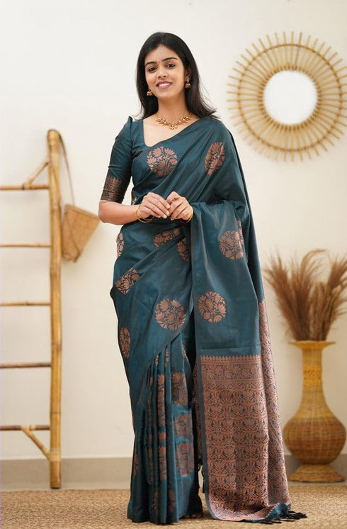 Vasthrlay Traditional Unstitched Saree