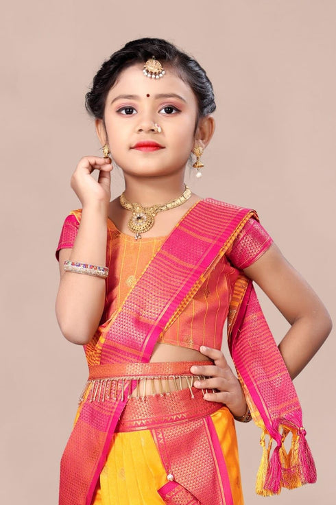 Vasthrlay Beautiful Gorgeous Maharashtrian Traditional