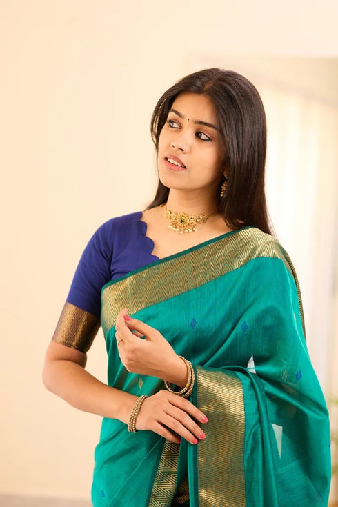 Vasthrlay Traditional Unstitched Saree