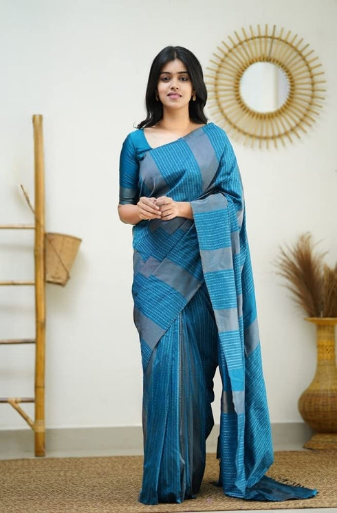 Vasthrlay Kanjivaram Unstitched Saree