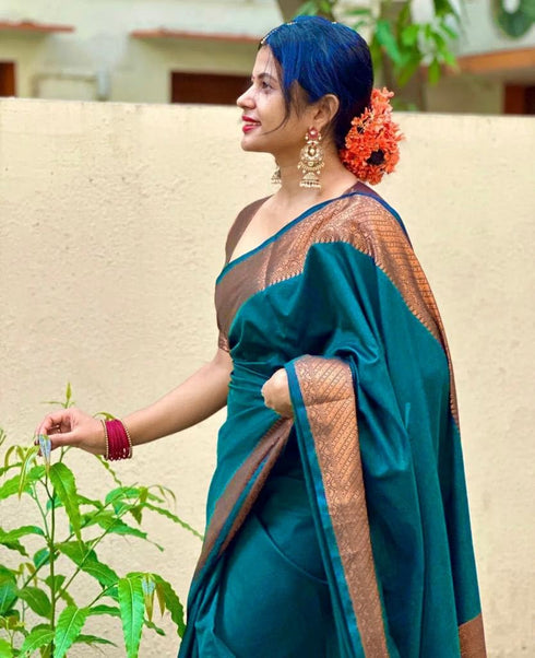 Vasthrlay Traditional Unstitched Saree