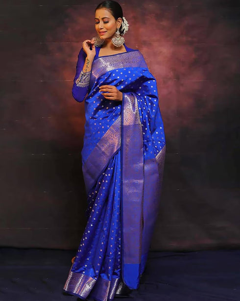Vasthrlay Traditional Saree