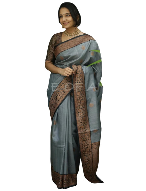 Vasthrlay Traditional Unstitched Saree