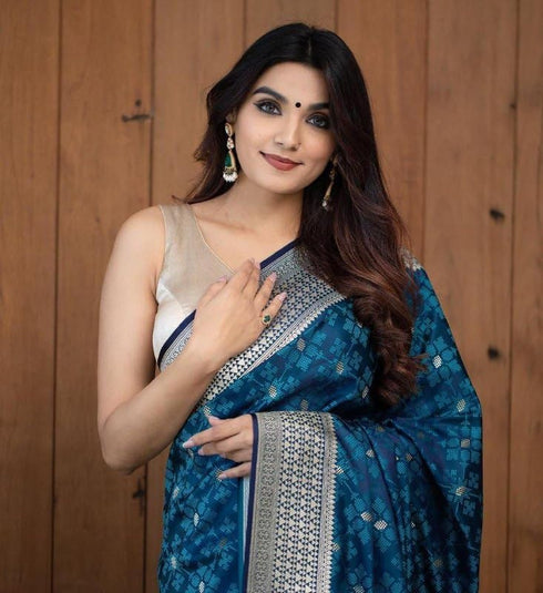 Vasthrlay Kanjivaram Unstitched Saree