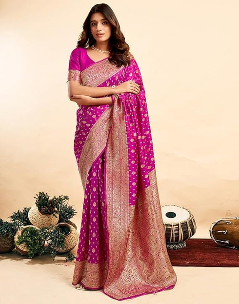 Vasthrlay Jacquard Kanjivaram Magenta And Golden Saree With Unstitched Blouse Piece