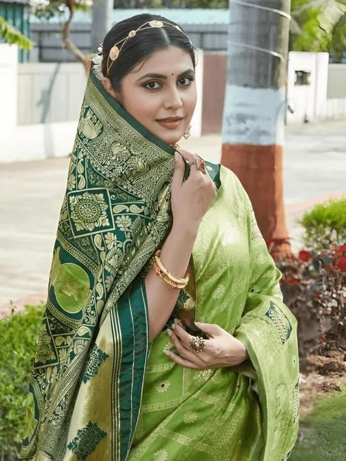 Vasthrlay Banarasi Traditional Unstitched Saree