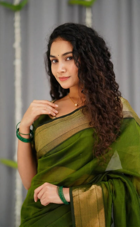 Vasthrlay Traditional Unstitched Saree