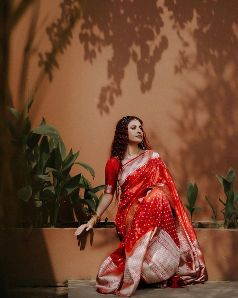 Vasthrlay Kanjivaram Unstitched Saree