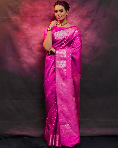 Vasthrlay Traditional Saree