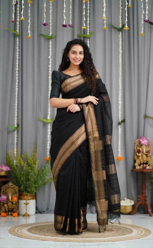 Vasthrlay Traditional Unstitched Saree