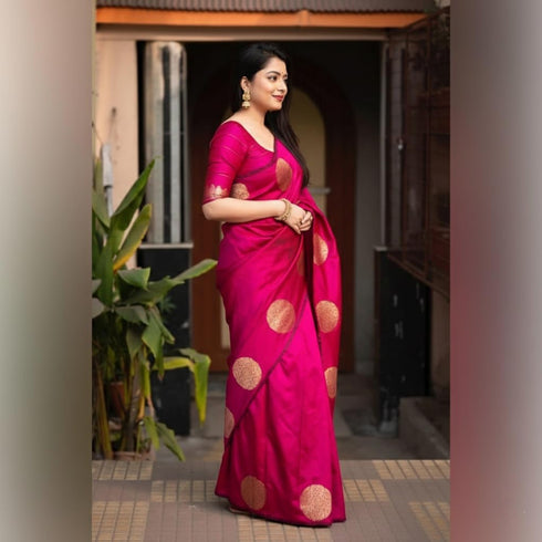 Vasthrlay Traditional Unstitched Saree