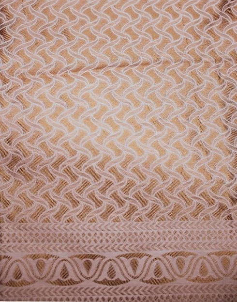 Vasthrlay Kanjivaram Jacquard White Saree With Peach Unstitched Blouse Piece