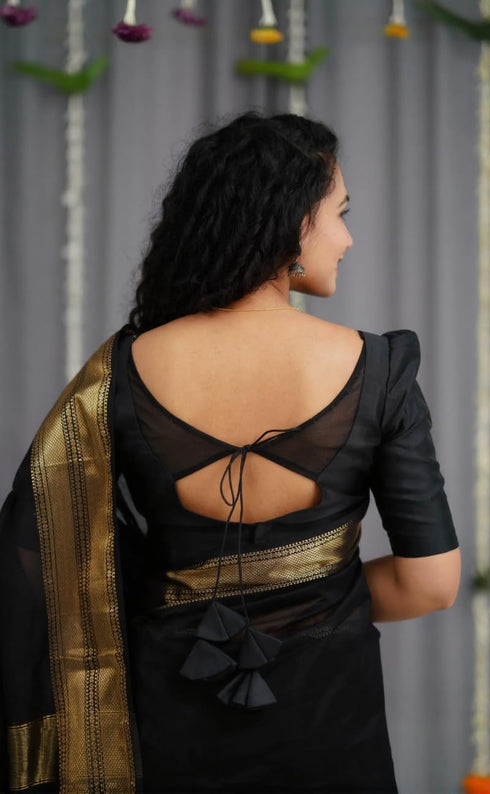 Vasthrlay Traditional Unstitched Saree
