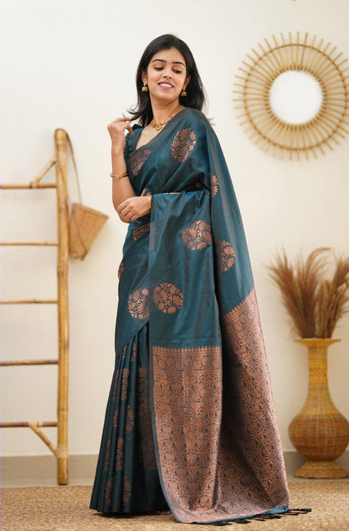 Vasthrlay Traditional Unstitched Saree