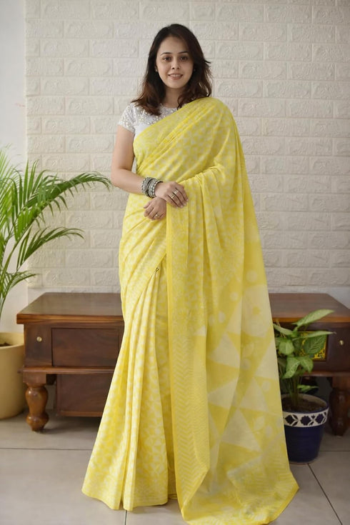Vasthrlay Geometric Printed Lightweight