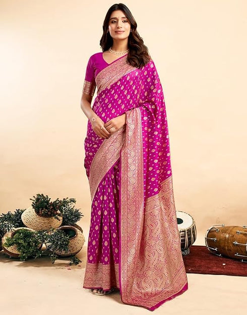 Vasthrlay Jacquard Kanjivaram Magenta And Golden Saree With Unstitched Blouse Piece