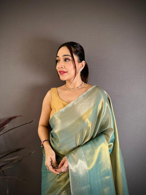 Vasthrlay Banarasi Weaving Lavendar