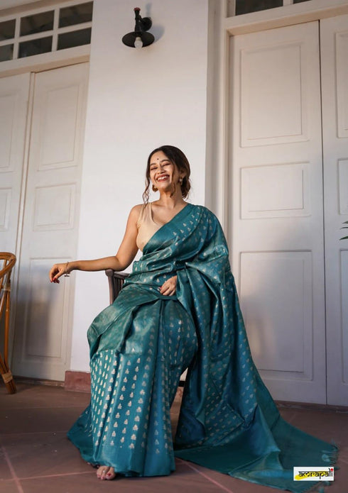 Vasthrlay Cotton Woven Saree