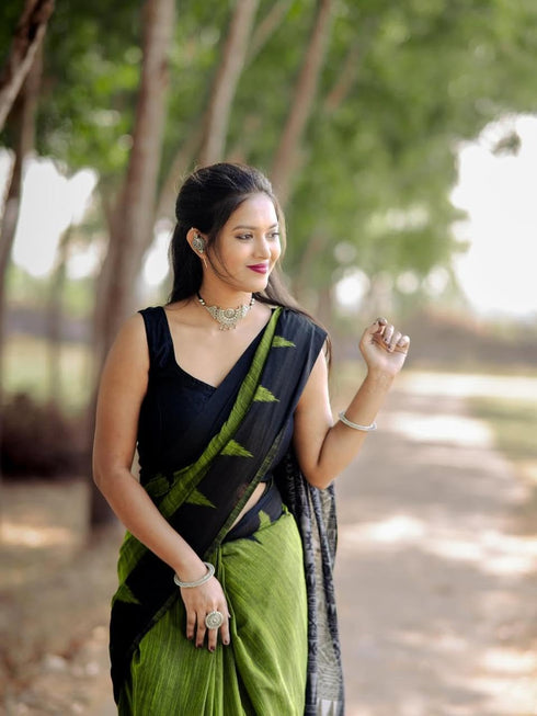Vasthrlay Handloom Inspired Contrast Elegant