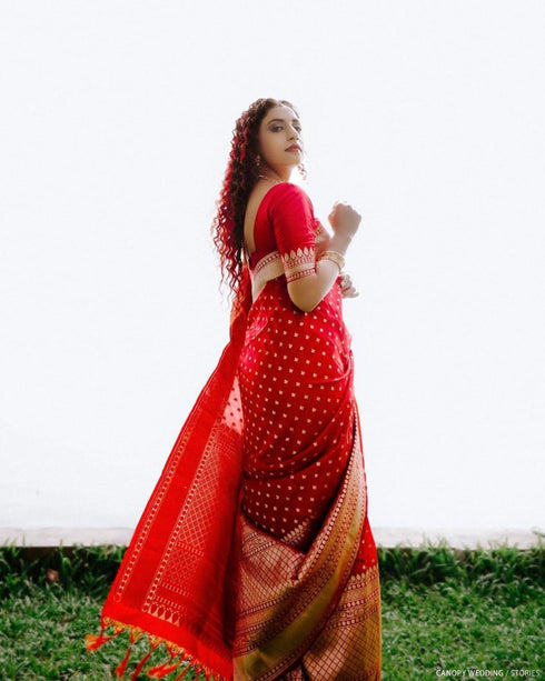 Vasthrlay Kanjivaram Unstitched Saree