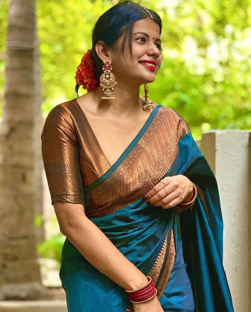 Vasthrlay Traditional Unstitched Saree